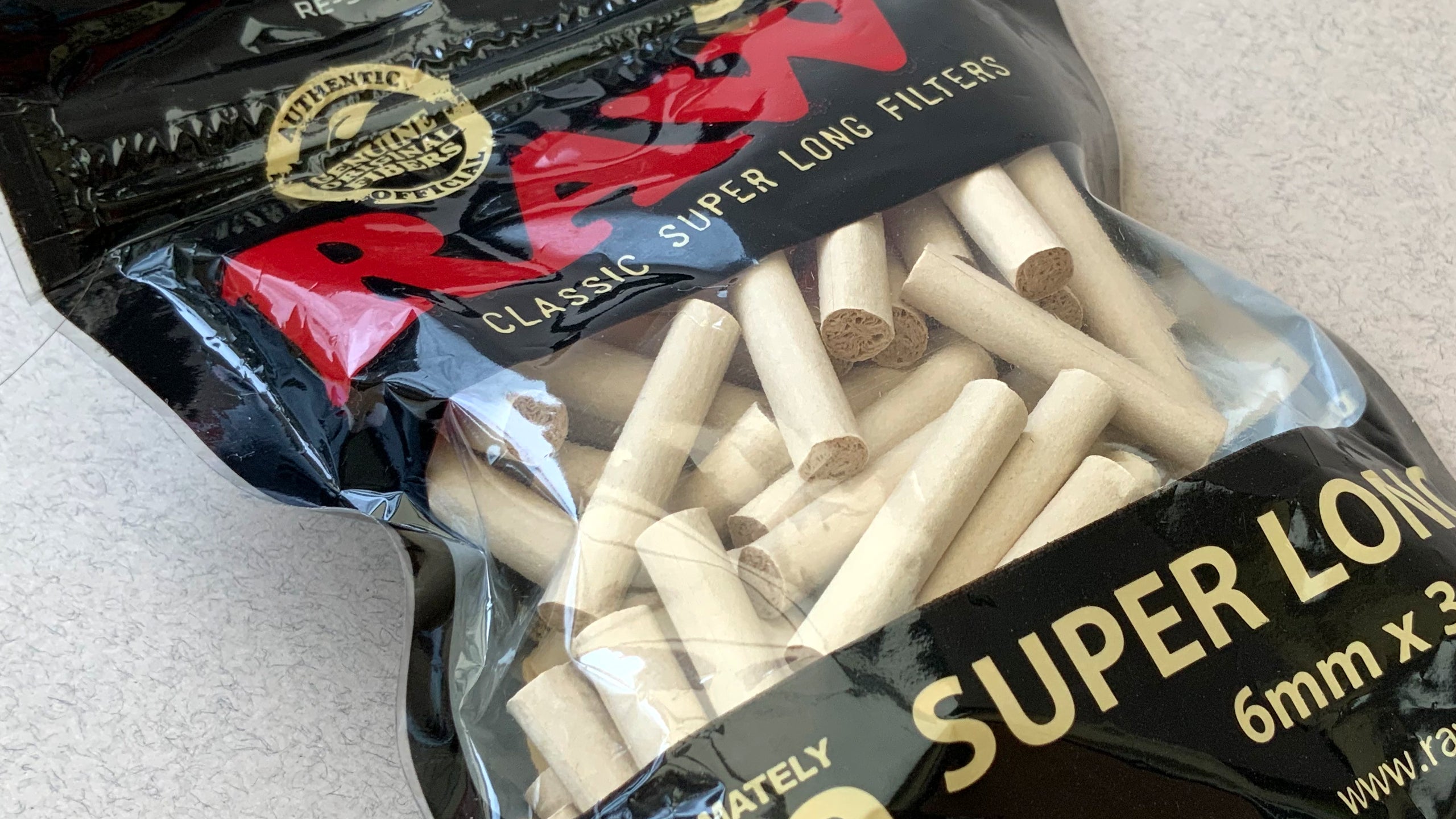 RAW Classic Extra Long - Super Long Filters high-quality, unbleached, chemical-free, designed for a smooth, eco-friendly smoking experience. Premium, filters crafted from natural paper, making them fully biodegradable. Designed for an easier draw and less harshness compared to open/ cotton filters. 