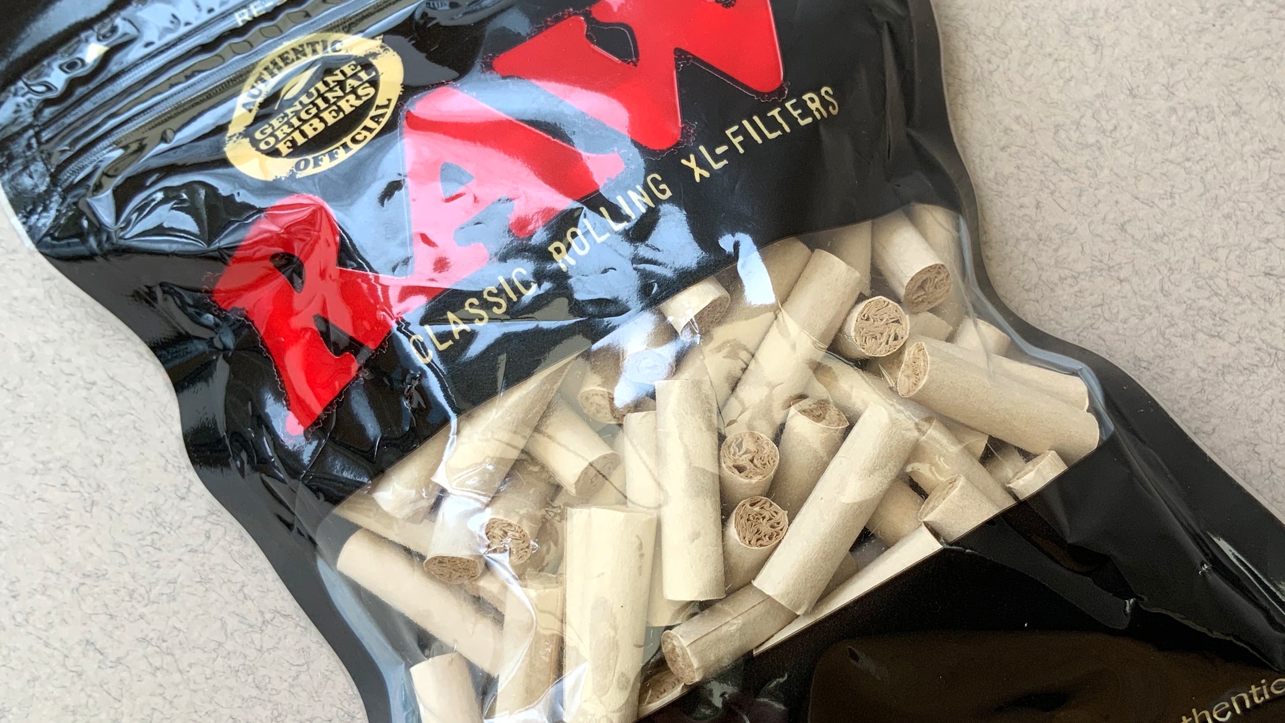 RAW Classic Extra Long - Super Long Filters high-quality, unbleached, chemical-free, designed for a smooth, eco-friendly smoking experience. Premium, filters crafted from natural paper, making them fully biodegradable. Designed for an easier draw and less harshness compared to open/ cotton filters. 