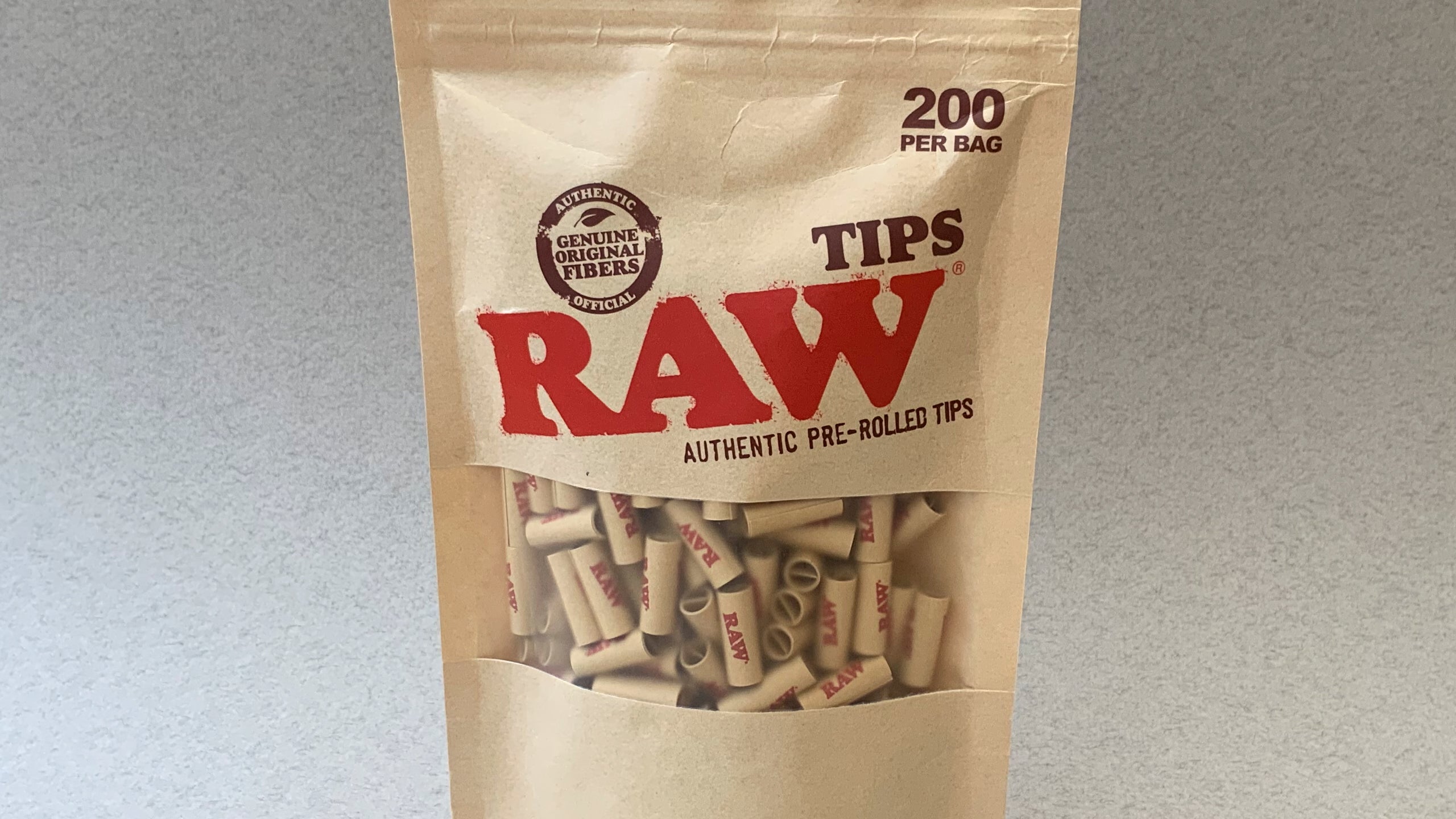 RAW Pre-Rolled Tips are one of their US patented inventions. All RAW Pre-Rolled Tips were rolled by hand for the first few years until a machine was finally engineered to pre-roll the tips! Tip Diameter: 6mm, Length: 18mm.